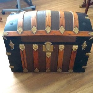 Antique trunk dome top